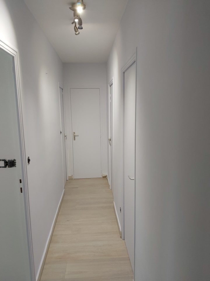 couloir 5 portes, blanc
