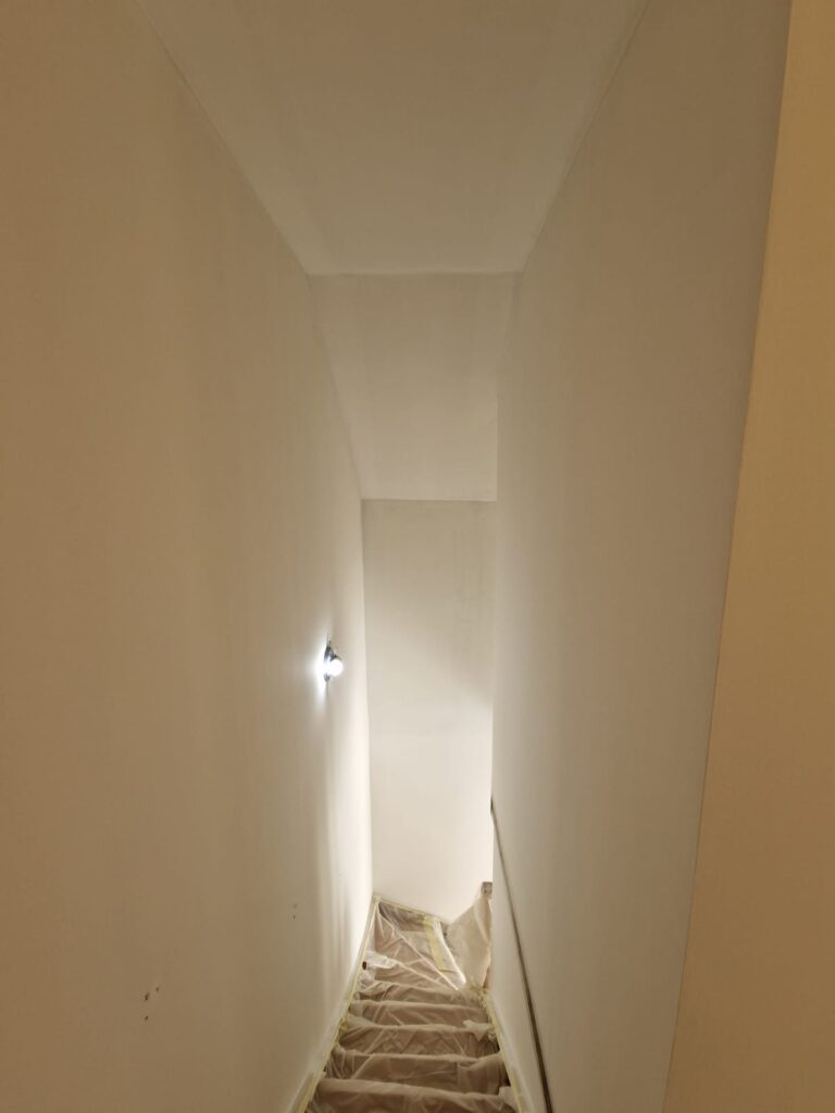 cage d'escalier, blanc, terminée