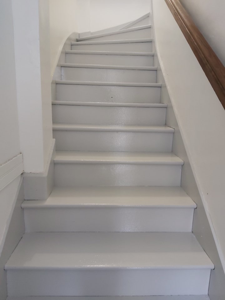mise en peinture escalier, après 3